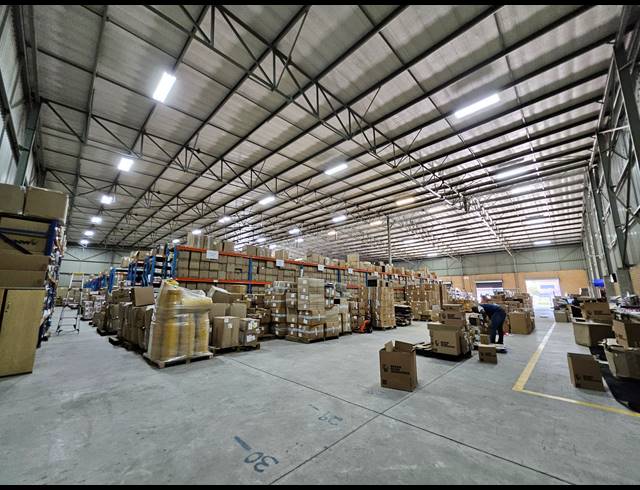 3,137M² WAREHOUSE TO LET IN HALFWAY HOUSE